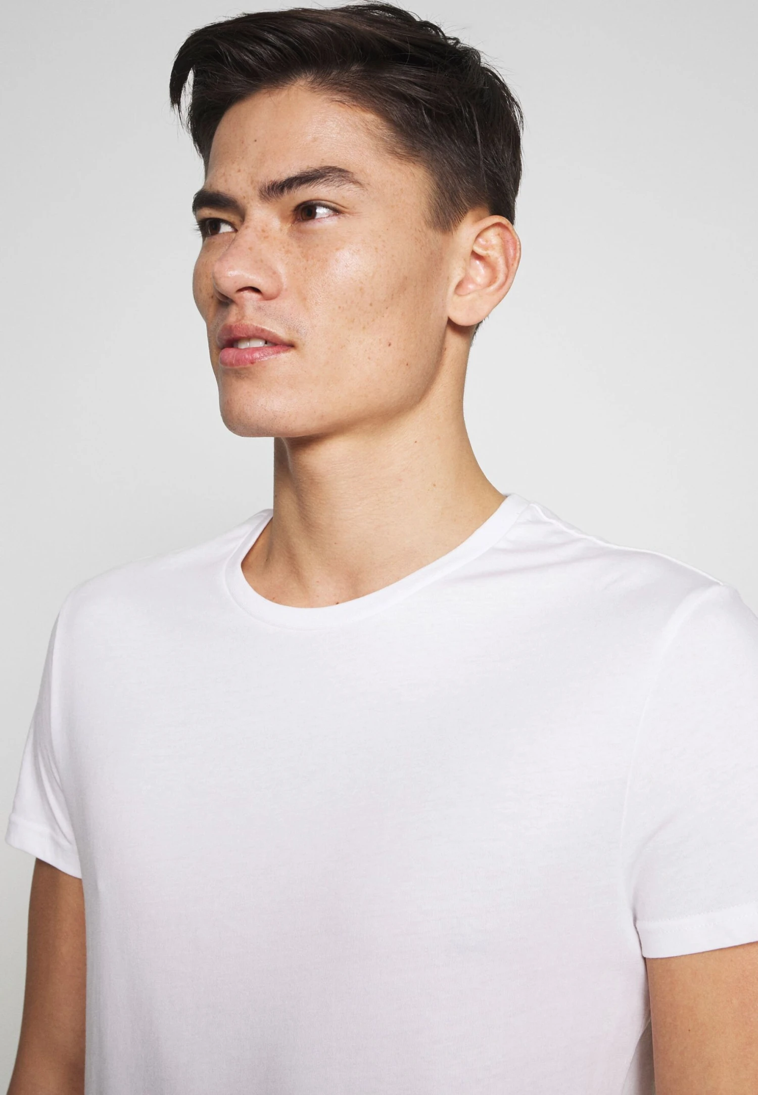 Pier One 5 PackT-Shirt BasicOlive/ White/ Navy /Yellow /Black Uomo T-shirt E Polo PI922O0GU-N11 - immagine 9