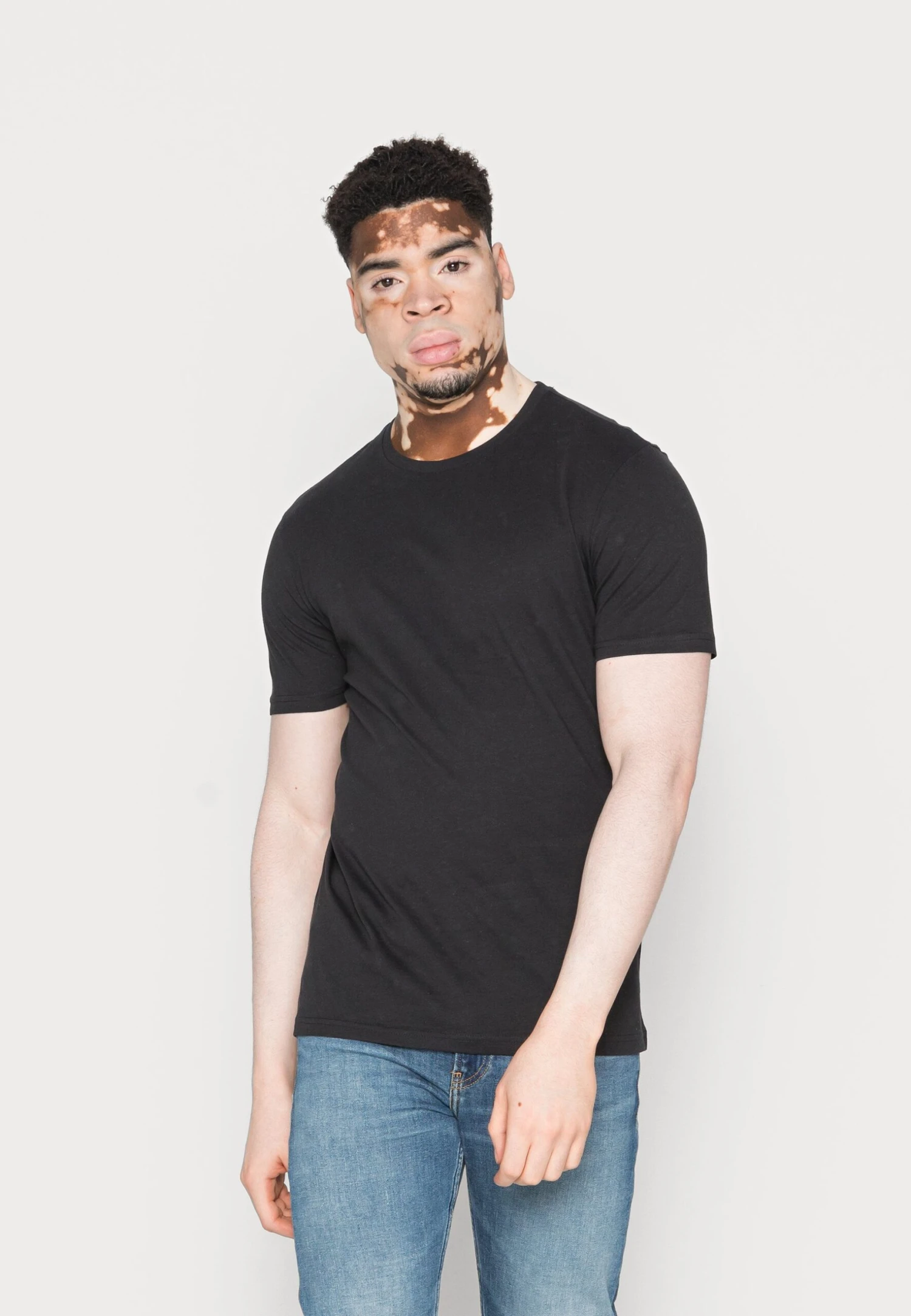 Pier One 10 PackT-Shirt BasicMottled Light Grey/Black/White Uomo T-shirt E Polo PI922O0VF-C11 - immagine 4