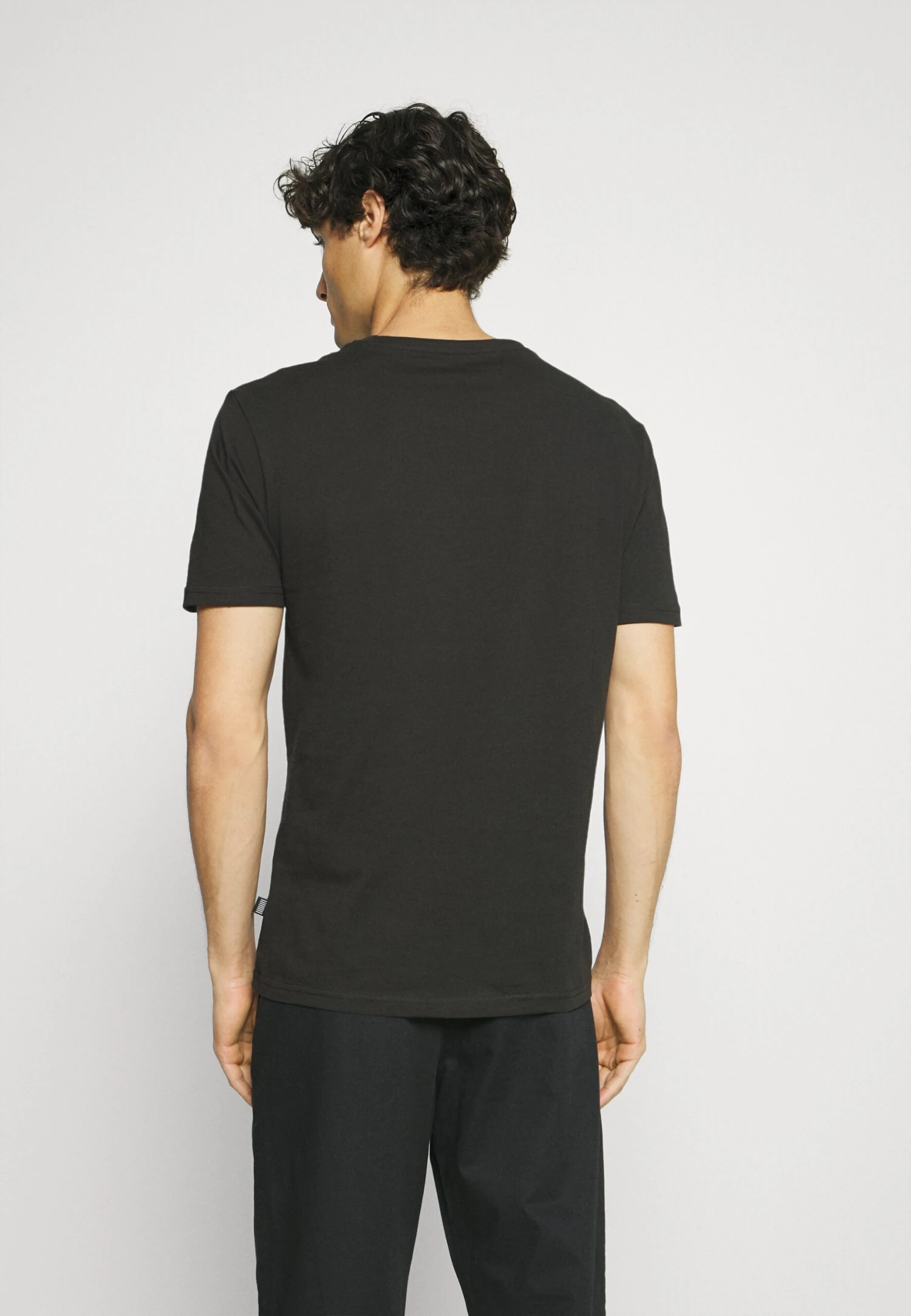 Pier One 5 PackT-Shirt BasicWhite/Black/Dark Blue Uomo T-shirt E Polo PI922O0TV-A11 - immagine 3