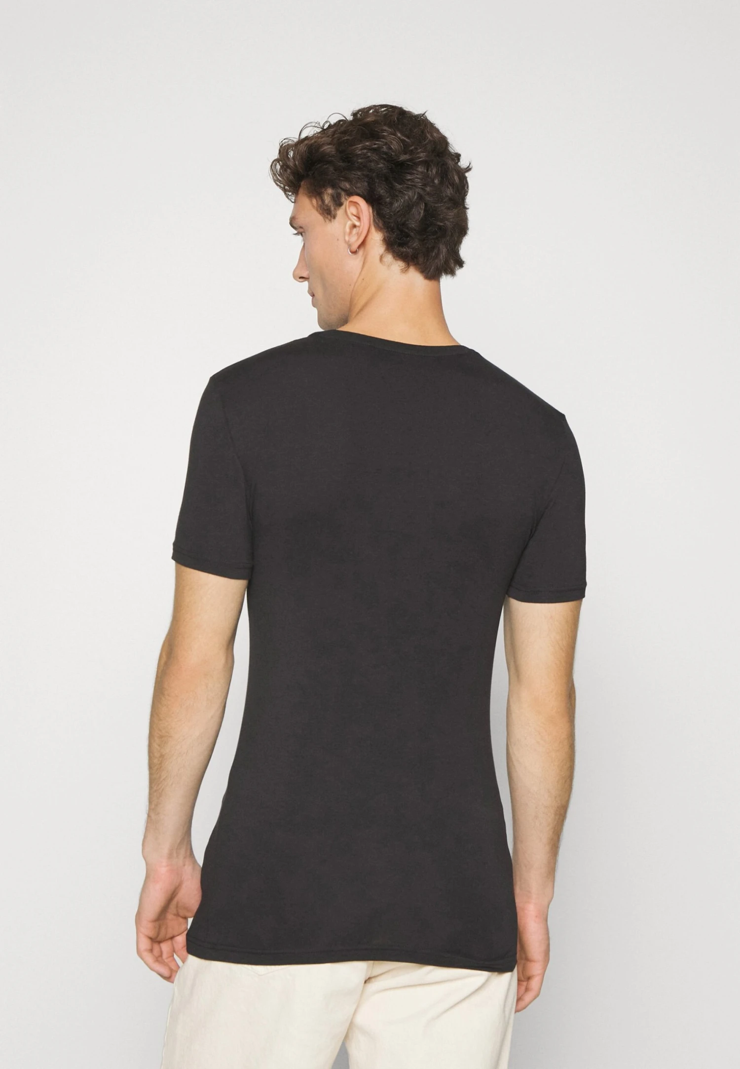 Pier One 3 Pack Muscle Fit- T-Shirt Basic - Black - immagine 3