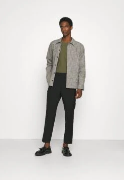 Pier One Maglietta A Manica LungaBlack/Dark Grey/Olive Uomo T-shirt E Polo PI922O0UM-Q11