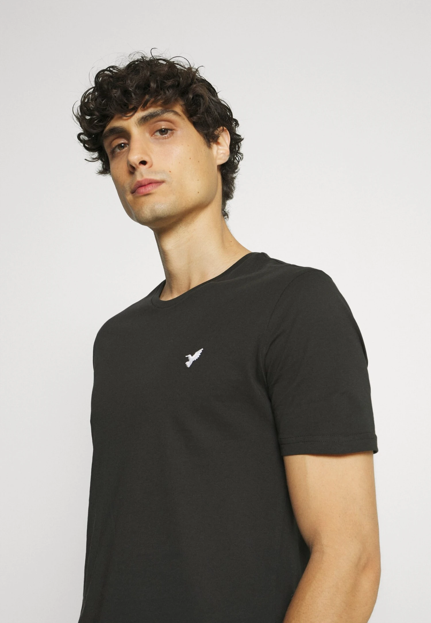 Pier One 5 PackT-Shirt BasicWhite/Black/Dark Blue Uomo T-shirt E Polo PI922O0TV-A11 - immagine 6