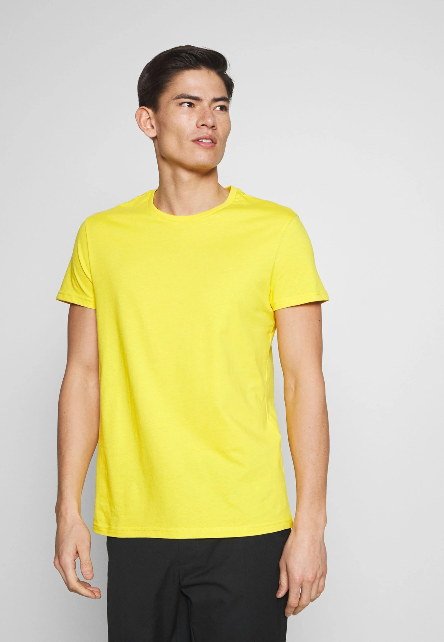 Pier One 5 PackT-Shirt BasicOlive/ White/ Navy /Yellow /Black Uomo T-shirt E Polo PI922O0GU-N11 - immagine 6