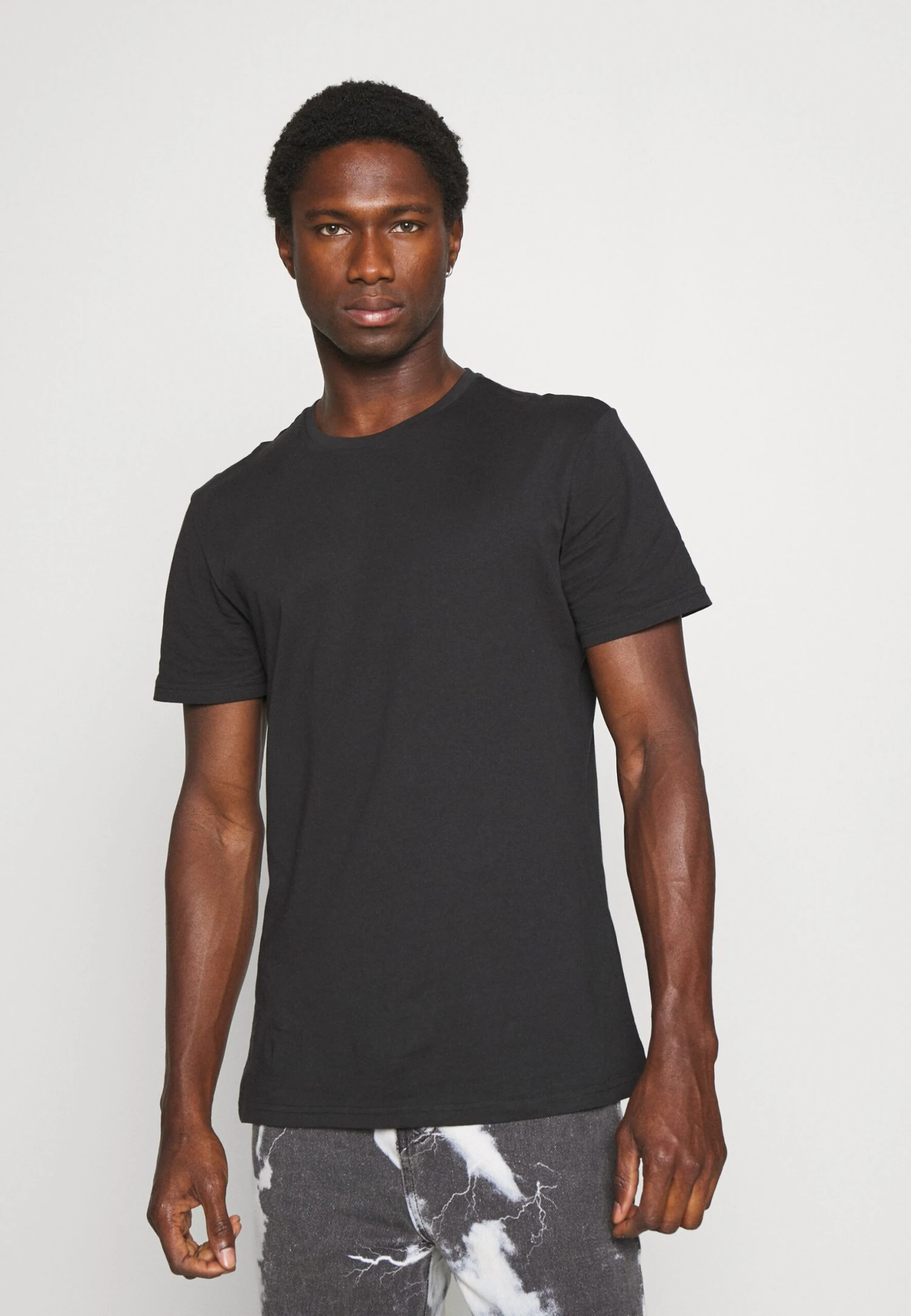 Pier One 3 PackT-Shirt BasicBlack/Mottled Dark Grey/Bordeaux Uomo T-shirt E Polo PI922O0GQ-Q16 - immagine 2