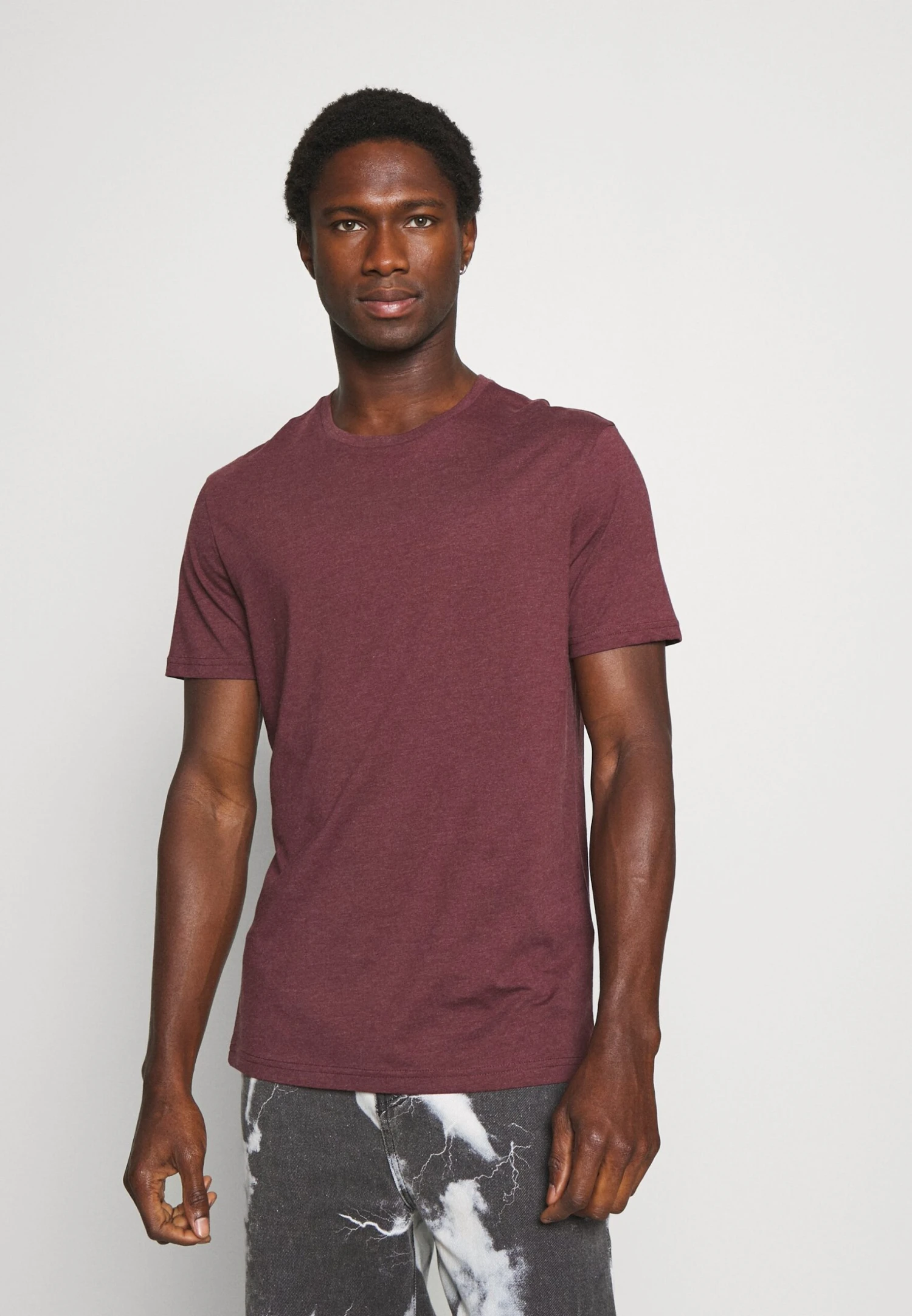 Pier One 3 PackT-Shirt BasicBlack/Mottled Dark Grey/Bordeaux Uomo T-shirt E Polo PI922O0GQ-Q16 - immagine 3