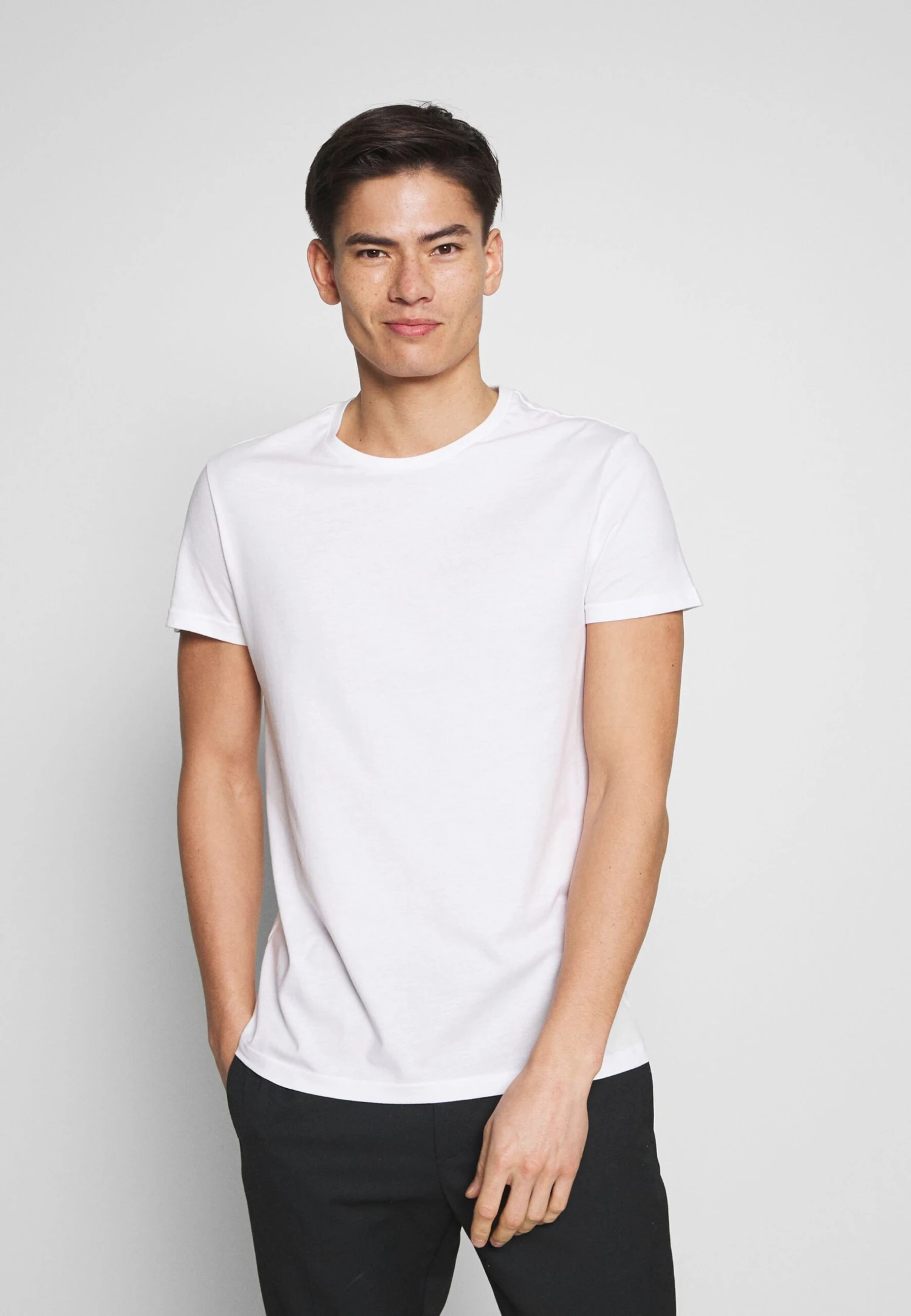 Pier One 5 PackT-Shirt BasicOlive/ White/ Navy /Yellow /Black Uomo T-shirt E Polo PI922O0GU-N11 - immagine 2